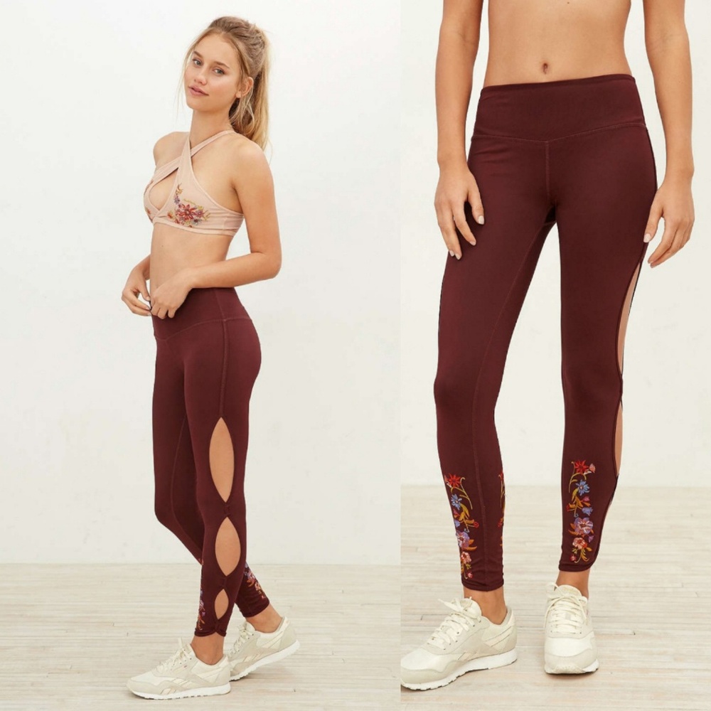 NWOT Without Walls Embroidered Scallop Legging